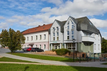 Pohled na lékárnu Kunštát ze západu