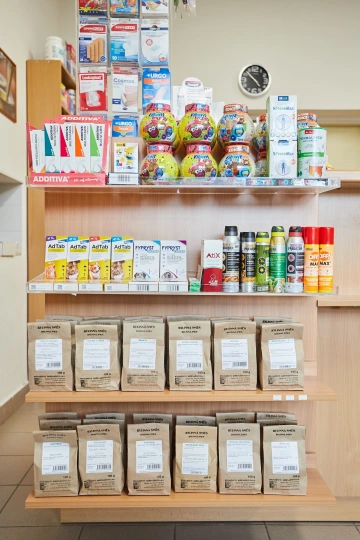 Nabídka vitamínů a volně dostupných produktů v lékárně Kunštát